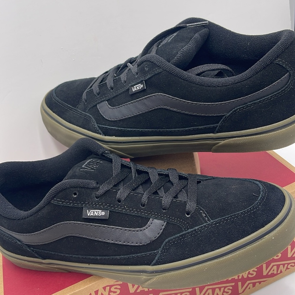 Vans Women’s Bearcat
Black/Dark Gum
VN000DT239L
Sneakers - Picture 14 of 16